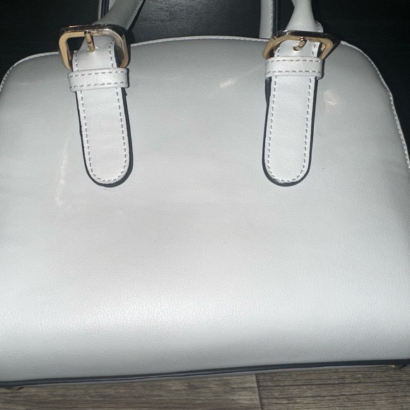 PERiWiNKLE SATCHEL W/ STRAP iNCLUDED - Picture 6 of 7